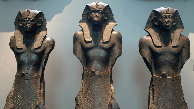 Tres estatuas mutiladas del faraón Sesostris III en el British Museum