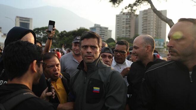 El opositor venezolano Leopoldo López tras ser liberado este martes en Caracas