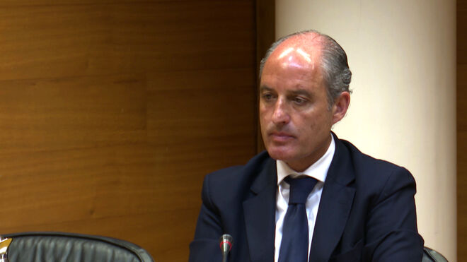 El expresidente de la Comunitat Valenciana, Francisco Camps, durante su comparecencia sobre el caso Taula en las Cortes Valencianas