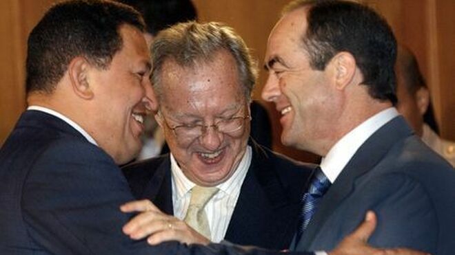 Hugo Chávez, Raúl Morodo y José Bono.