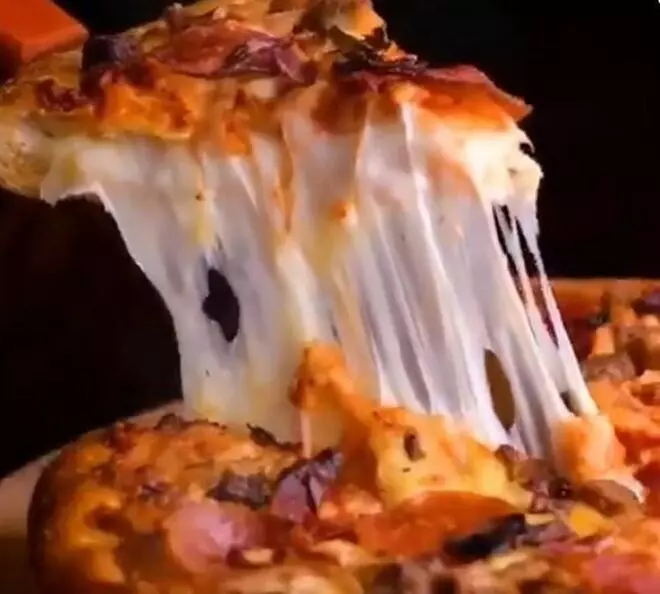 Pizza con pegamento