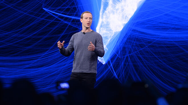 El CEO de Facebook, Mark Zuckerberg, habla durante la apertura de la conferencia anual de Facebook F8 en el Centro de Convenciones de San Jose McEnery.