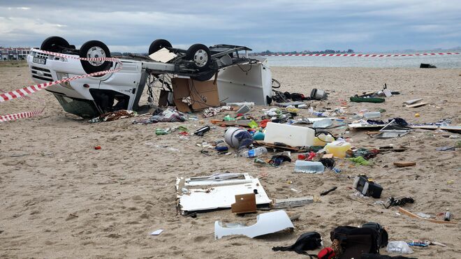 Destrozos del temporal en una playa en el norte de Grecia.