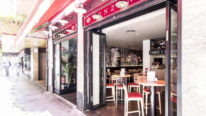 Fachada del restaurante Candeli, situado en plena calle madrileña de Ponzano, zona gastronómica por excelencia.