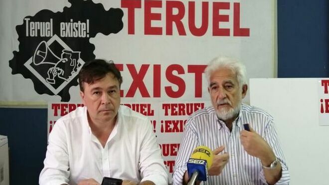 Tomás Guitarte y Manuel Gimeno, de Teruel Existe, en el anuncio de la decisión de la plataforma.