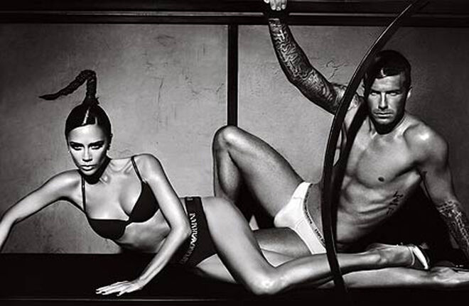 David Beckham y su mujer Victoria en una campaña para Armani