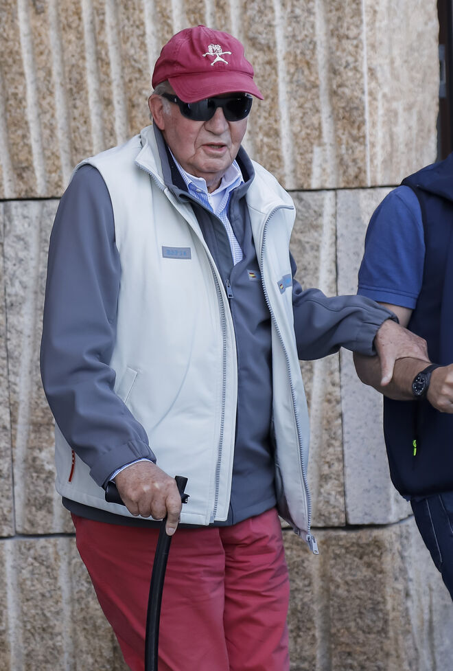 El rey Juan Carlos, reapareció en Sanxenxo tras su operación de corazón.