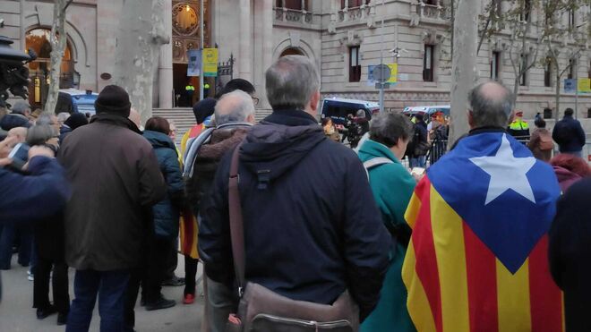 Concentración de apoyo a Torra a las puertas del Tribunal Superior de Justicia de Cataluña
