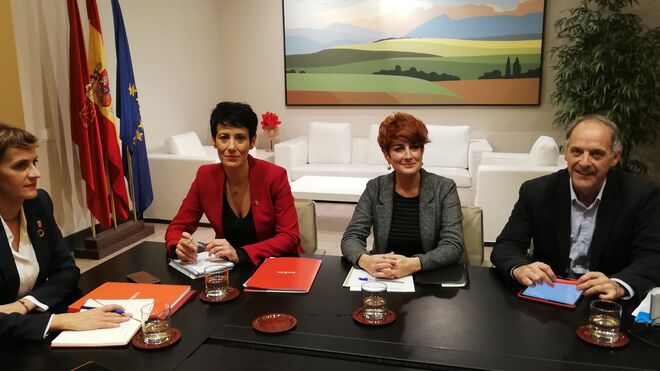 María Chivite y Elma Saiz se reúnen con los parlamentarios de EH Bildu Bakartxo Ruiz y Adolfo Araiz.