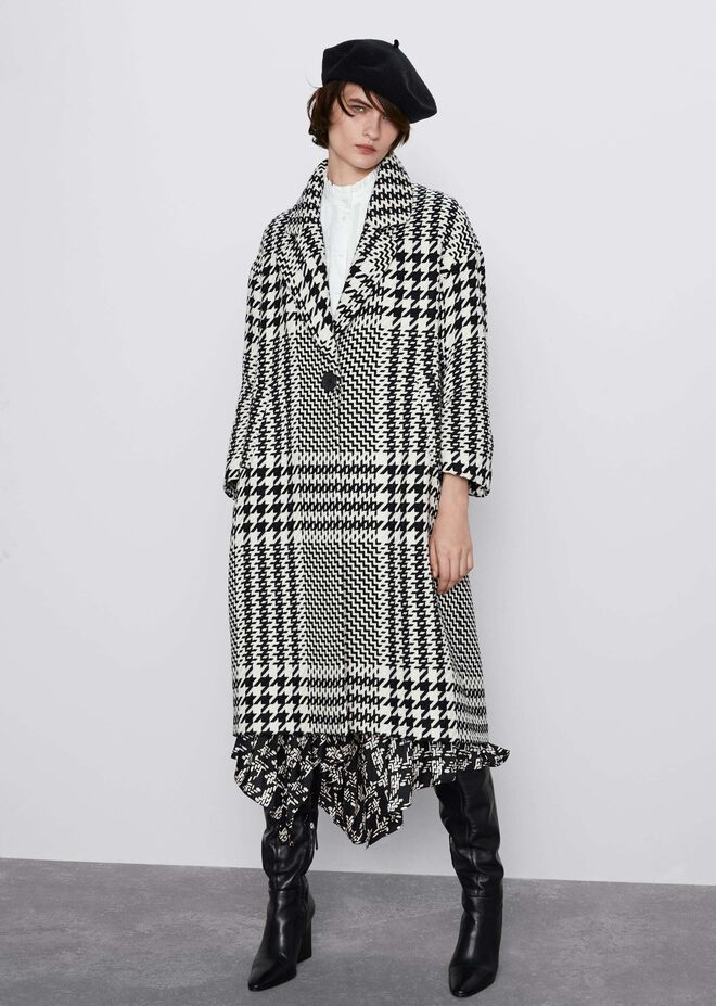 Este abrigo de Zara con estampado pata de gallo pasará de 89.99€ a 72€