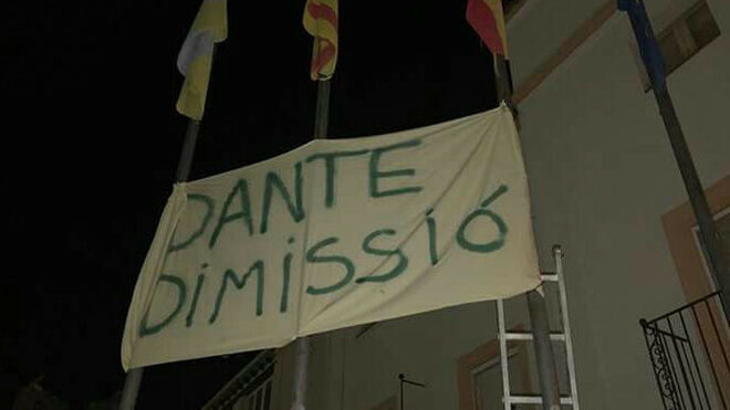 Una gran pancarta contra Dante durante su etapa como alcalde