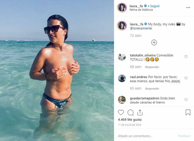 Laura Fa, de Sálvame, posa en topless en la playa.