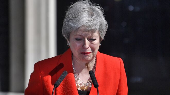 Theresa May rompe a llorar en su renuncia como primera ministra