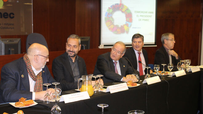 Miquel Camps, presidente de autónomos de PIMEC, segundo empezando por la izquierda, durante el encuentro organizado por la entidad en diciembre.