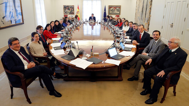 Primera reunión del Consejo de Ministros
