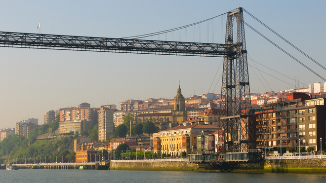 El Puente Colgante es uno de los mayores exponentes de la  'arquitectura del hierro'.