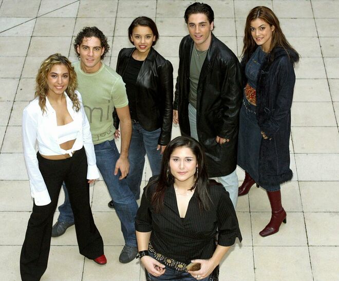 Gisela (de blanco) con sus compañeros de 0T en 2002