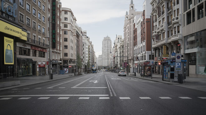 La calle Gran Vía en Madrid después de decretarse el estado de alarma