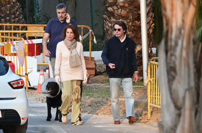 José María Aznar y Ana Botella paseando por Marbella el 13 de marzo de 2020