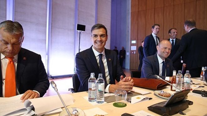 Orban y Sánchez, durante un Consejo Extraordinario.