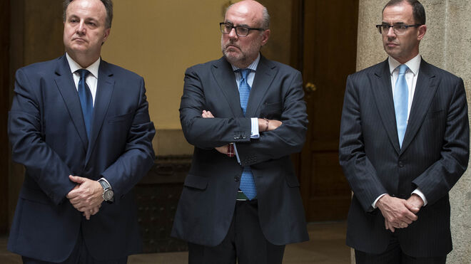 Camilo Villarino, a la derecha, junto a otros diplomáticos españoles.
