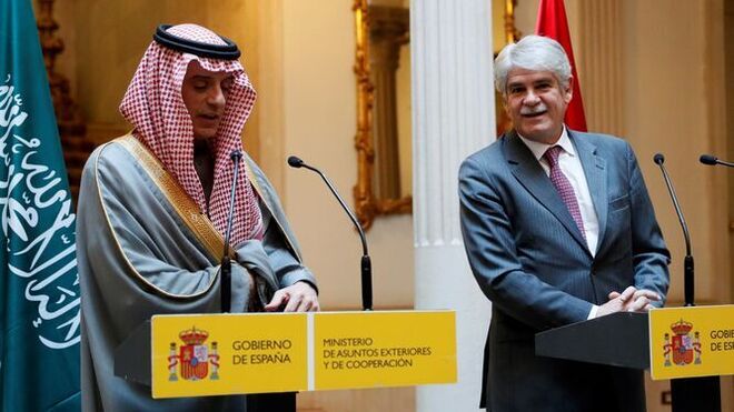 Al-Jubeir junto al exministro Dastis durante una de sus visitas a España