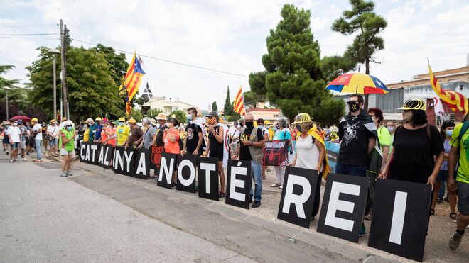 Manifestantes independentistas tratan de sabotear la visita de los reyes a Tarragona