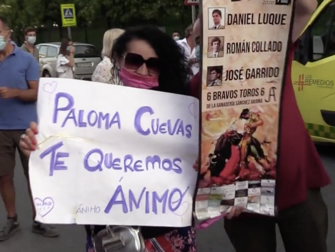 Cartel en apoyo a Paloma Cuevas