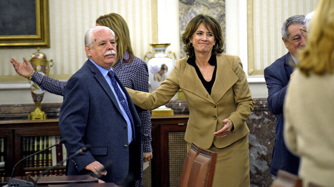 La fiscal general del Estado, Dolores Delgado saluda al teniente fiscal del Supremo, Luis Navajas.