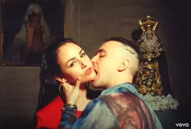Imagen del videoclip de una mujer que parece representar a Rosalía