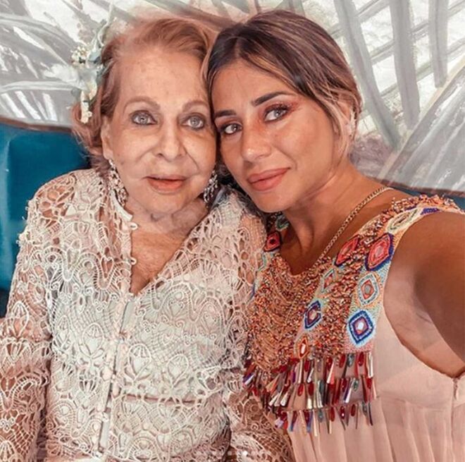 Elena Tablada con su abuela, que era como una madre para ella