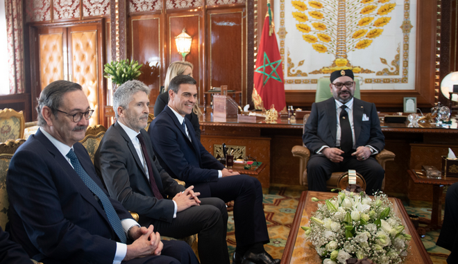 Díez-Hochleitner junto a Sánchez y Marlaska en una recepción con Mohamed VI.