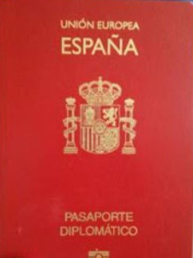 Pasaporte diplomático de España.