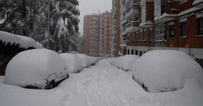 Una calle de Madrid, sepultada por la nieve que ha dejado el temporal 'Filomena'.