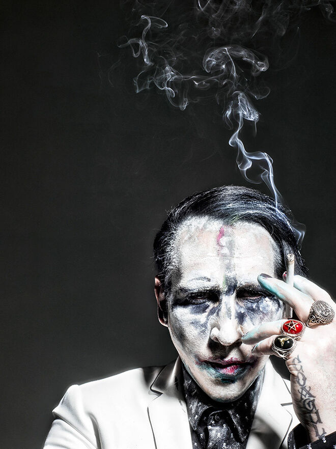 'Marilyn Manson smoking'.