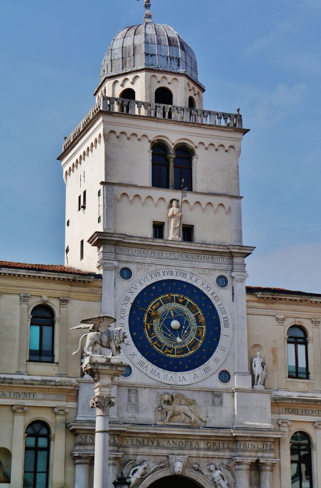 Torre dell'Orologio en la Piazza Padova, Venecia.