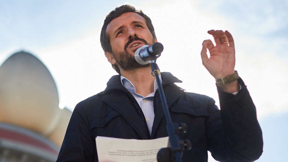 El PP esquiva su desaparición en Cataluña con el peor resultado en democracia