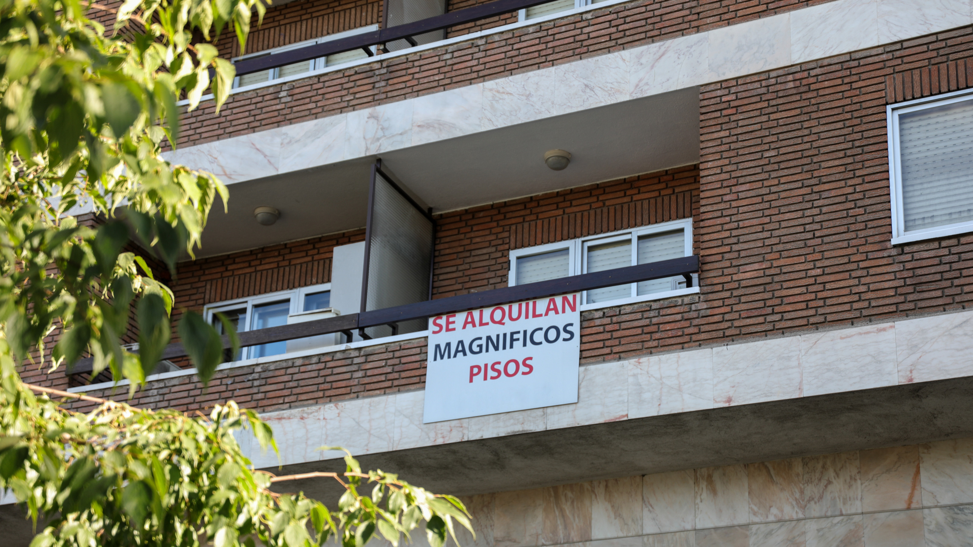 La covid aumenta un 50% los pisos que llevan meses sin inquilino de alquiler en Madrid y Barcelona