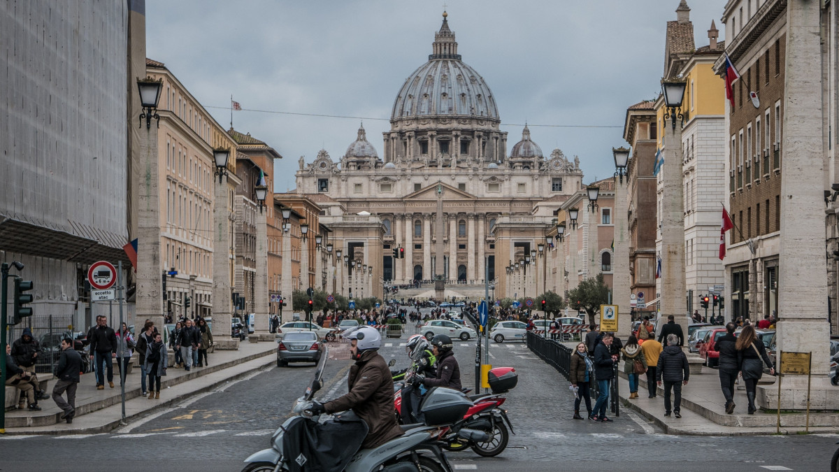 El Vaticano impone la obligación del pase sanitario para entrar en su territorio, pero excluye a los fieles