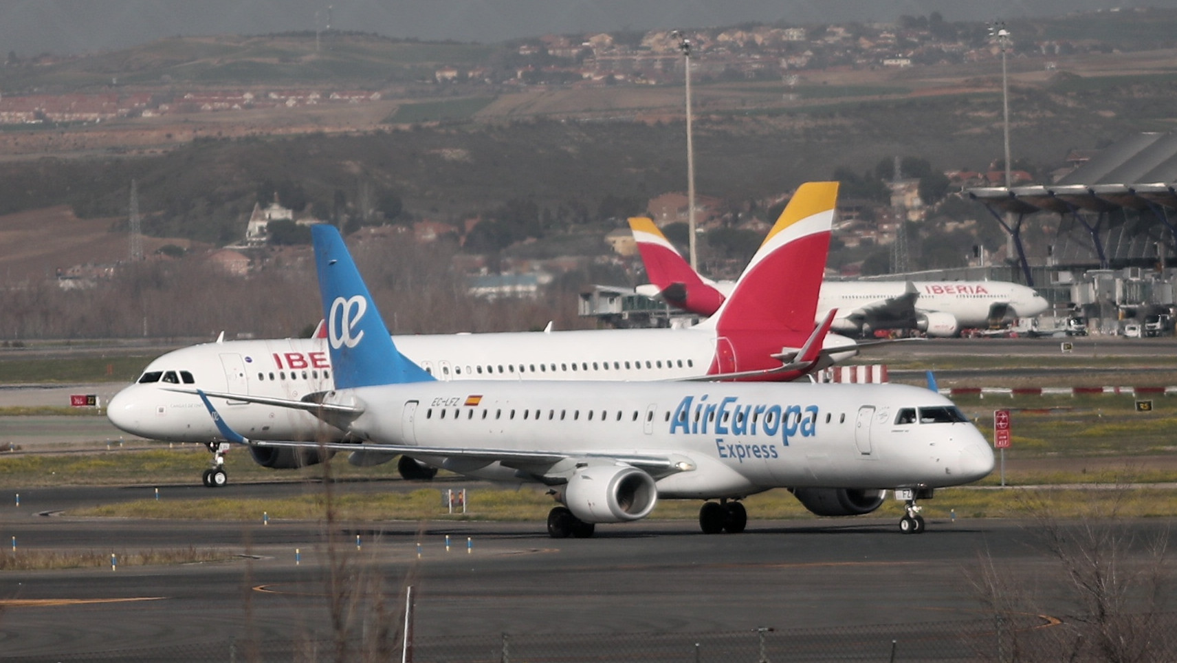 Dos aviones de Iberia y Air Europa.
