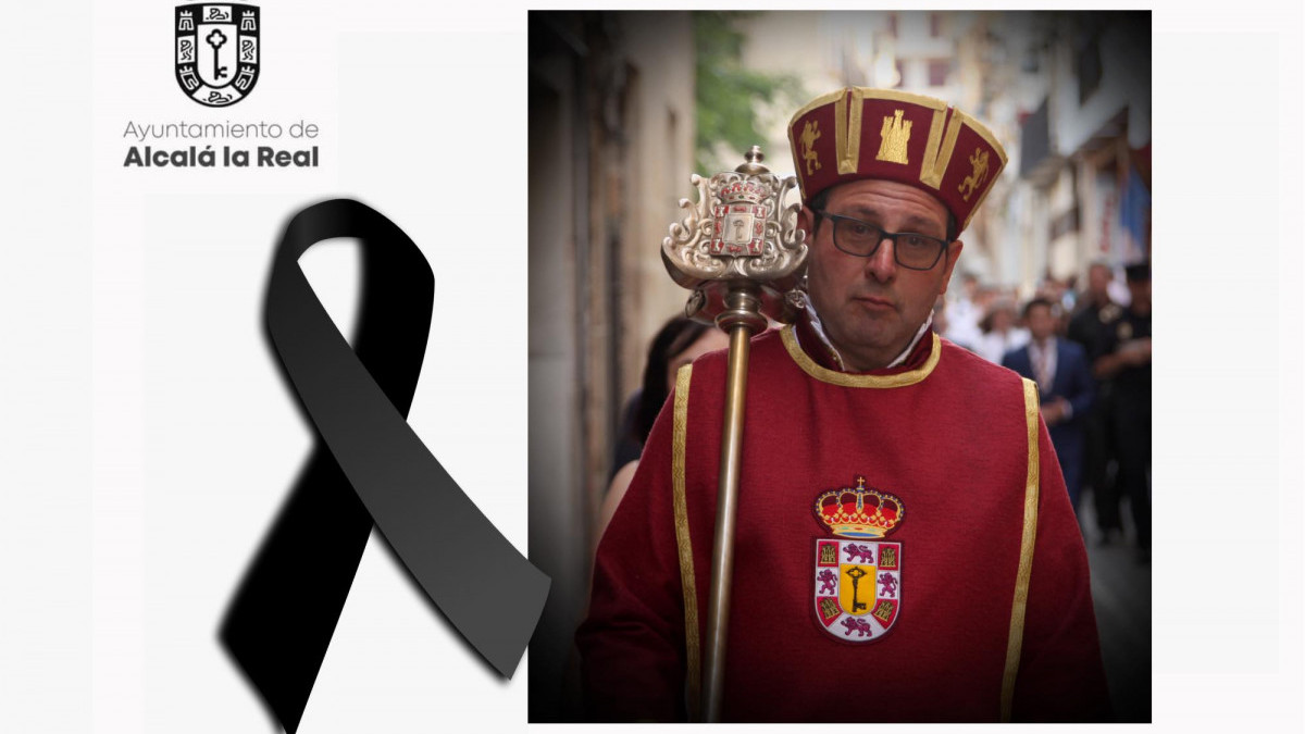 El Ayuntamiento de Alcalá la Real (Jaén) ha guardado este sábado un minuto de silencio por la muerte del sacristán Paco Zúñiga.