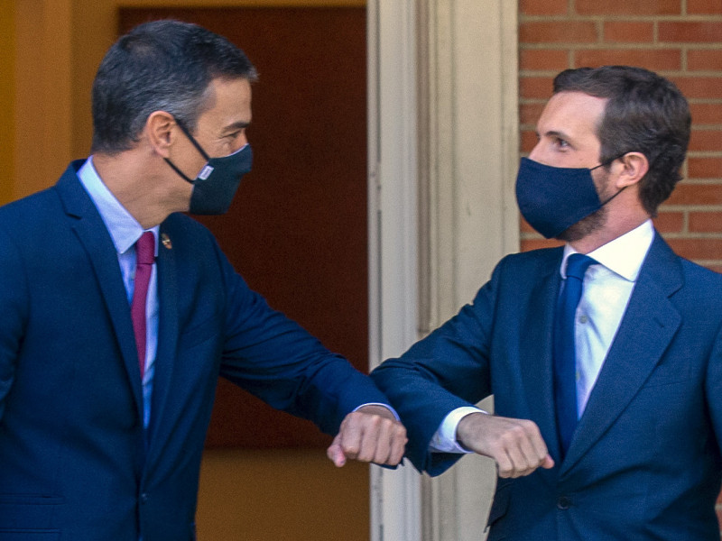 Sánchez y Casado en el palacio de La Moncloa