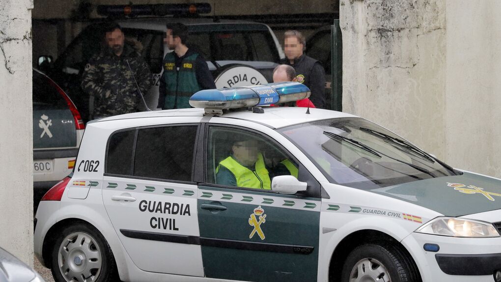 Agentes de la Guardia Civil en Coruña