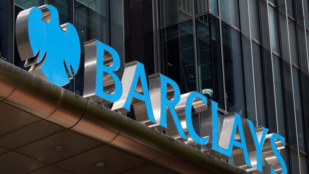 Barclays estudia eliminar a miles de clientes de su banca de inversión para ahorrar 1.155 millones