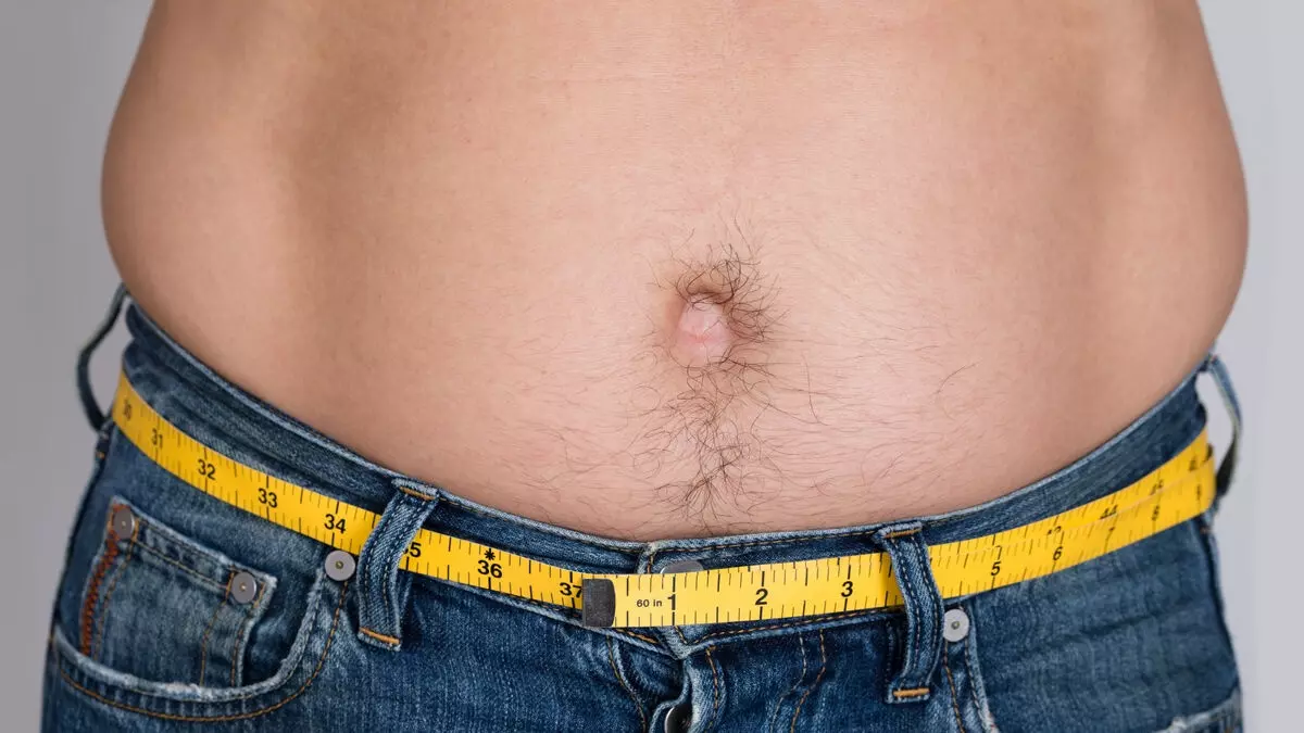 Qué causa la grasa debajo del ombligo, vientre bajo