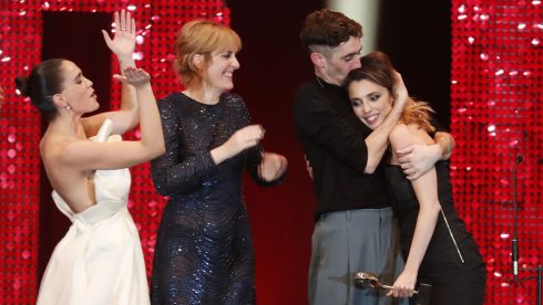 Celia Freijeiro Se Marca Un Topless En Los Premios Feroz Por Un Descuido