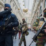 Ejército y Policía belgas patrullan por las calles de Bruselas