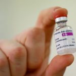 Sanidad priorizará las primeras dosis de AstraZeneca para vacunar a sanitarios, militares y docentes