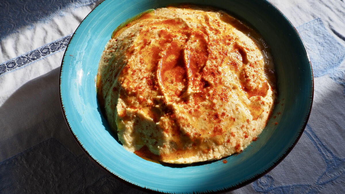 Hummus casero con tahini: origen y cómo preparar esta fácil receta