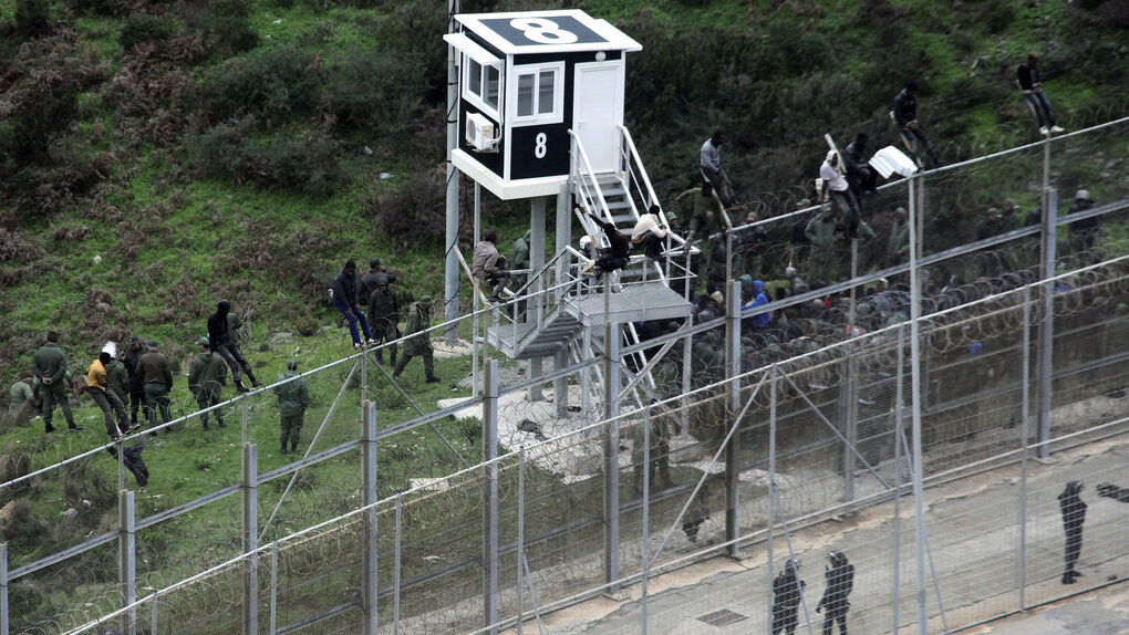 Imagen de archivo de un asalto a la valla de Ceuta